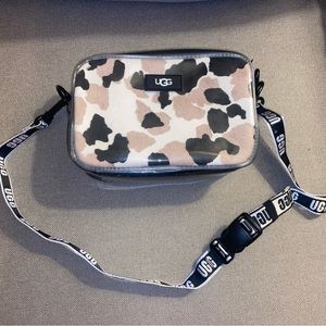 Ugg crossbody. Used once. Excellent condition.